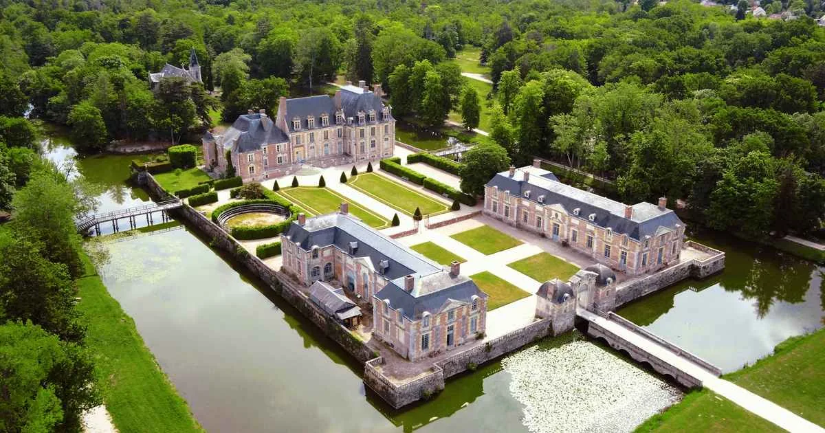 Le château de La Ferté-Saint-Aubin et son parc