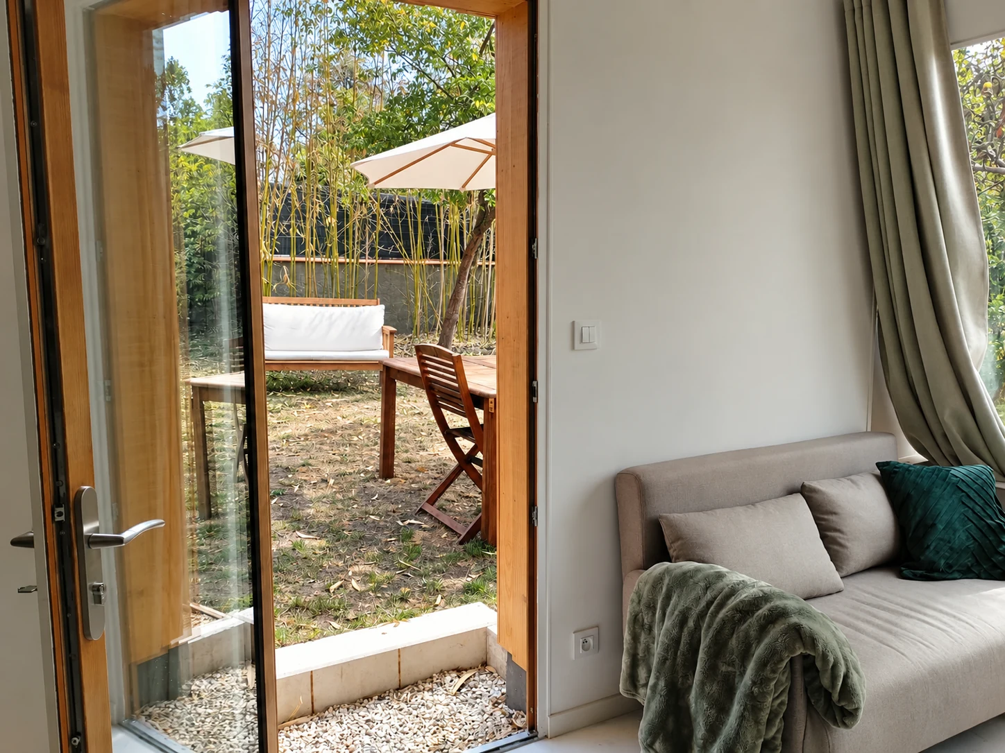 Le jardin est directement accessible depuis le gîte.