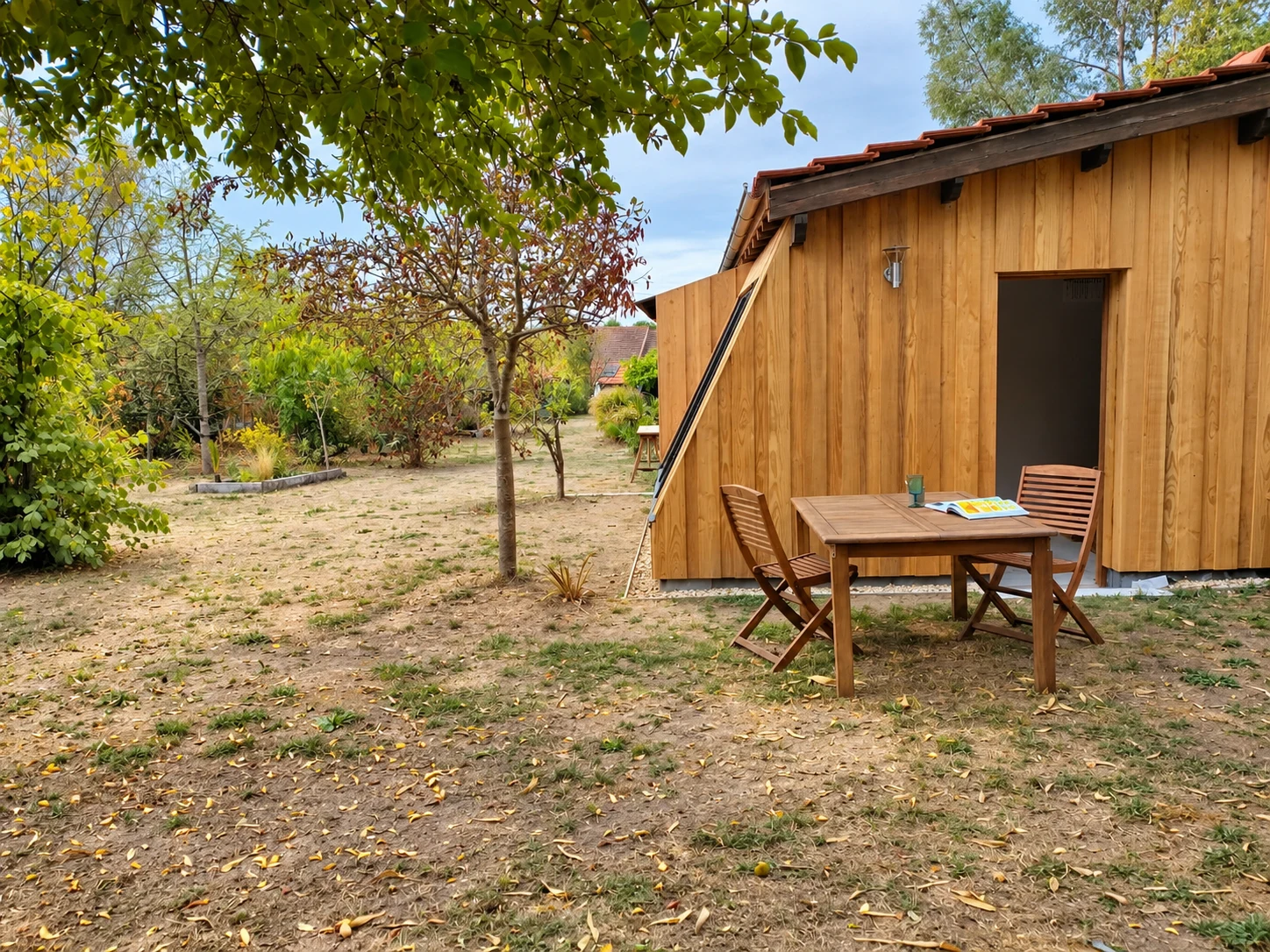 Un espace extérieur paisible pour profiter du calme et des beaux jours.